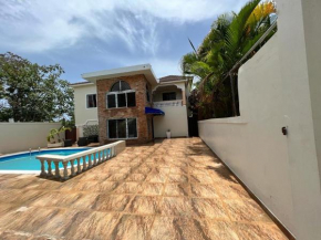 Casa Amplia con Piscina